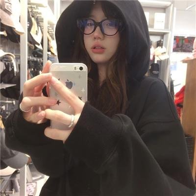 公园里的女孩